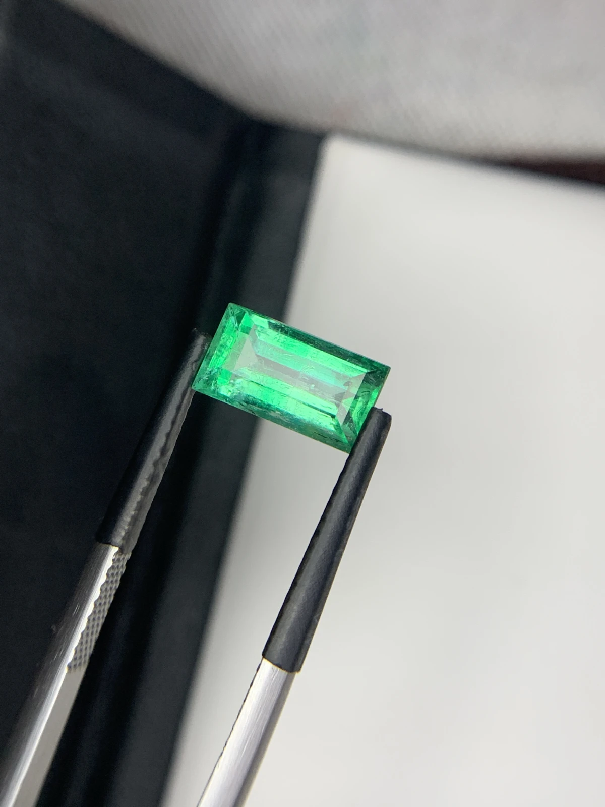 Natural Green Emerald 2.43 Carat Faceted Rectangular Cut Loose Gemstone — view 13